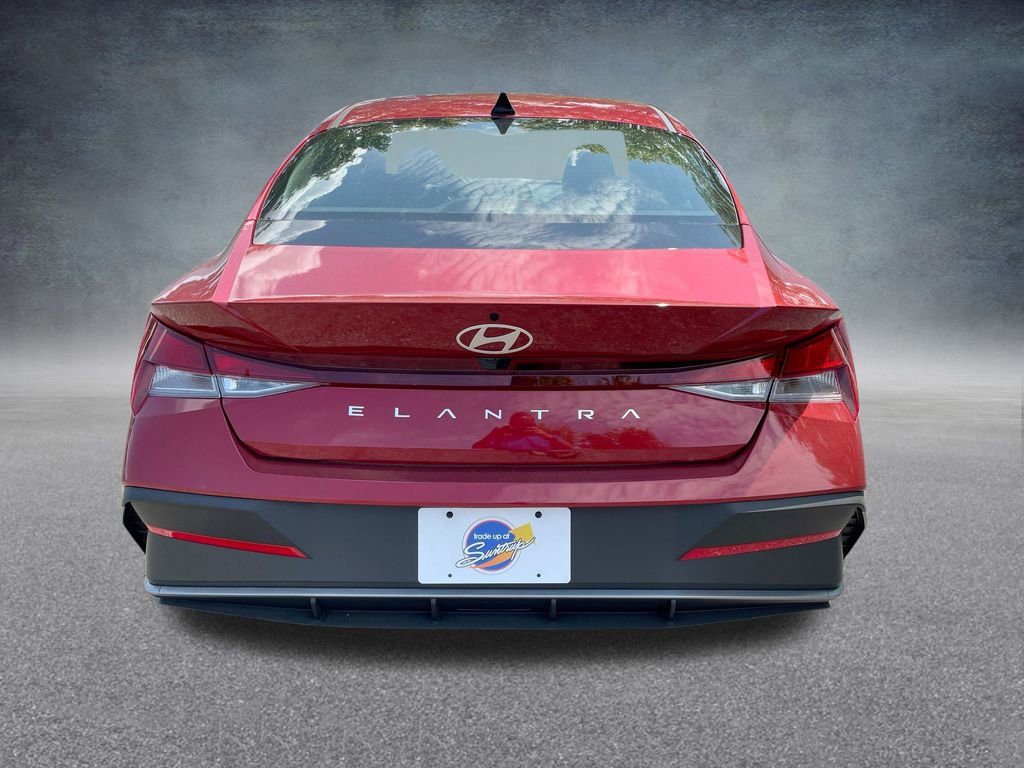 Used 2025 Hyundai Elantra SE image 30