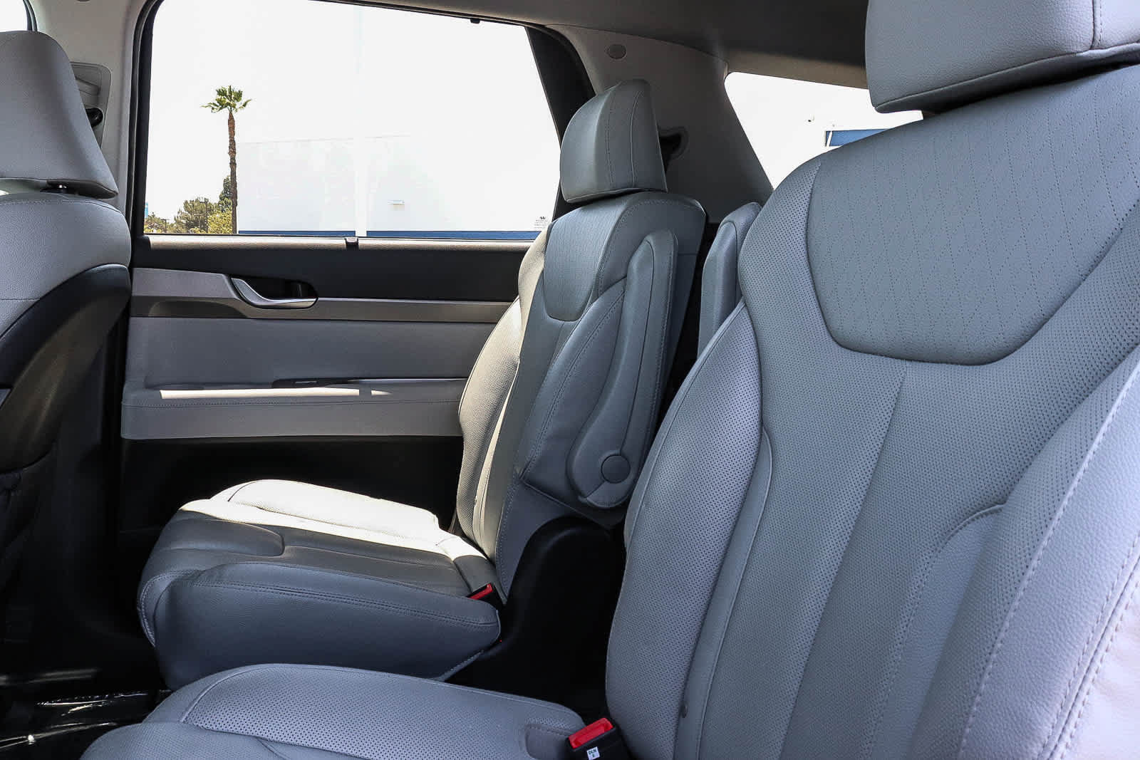 Used 2022 Hyundai Palisade SEL w/ Premium Package FWD image 18
