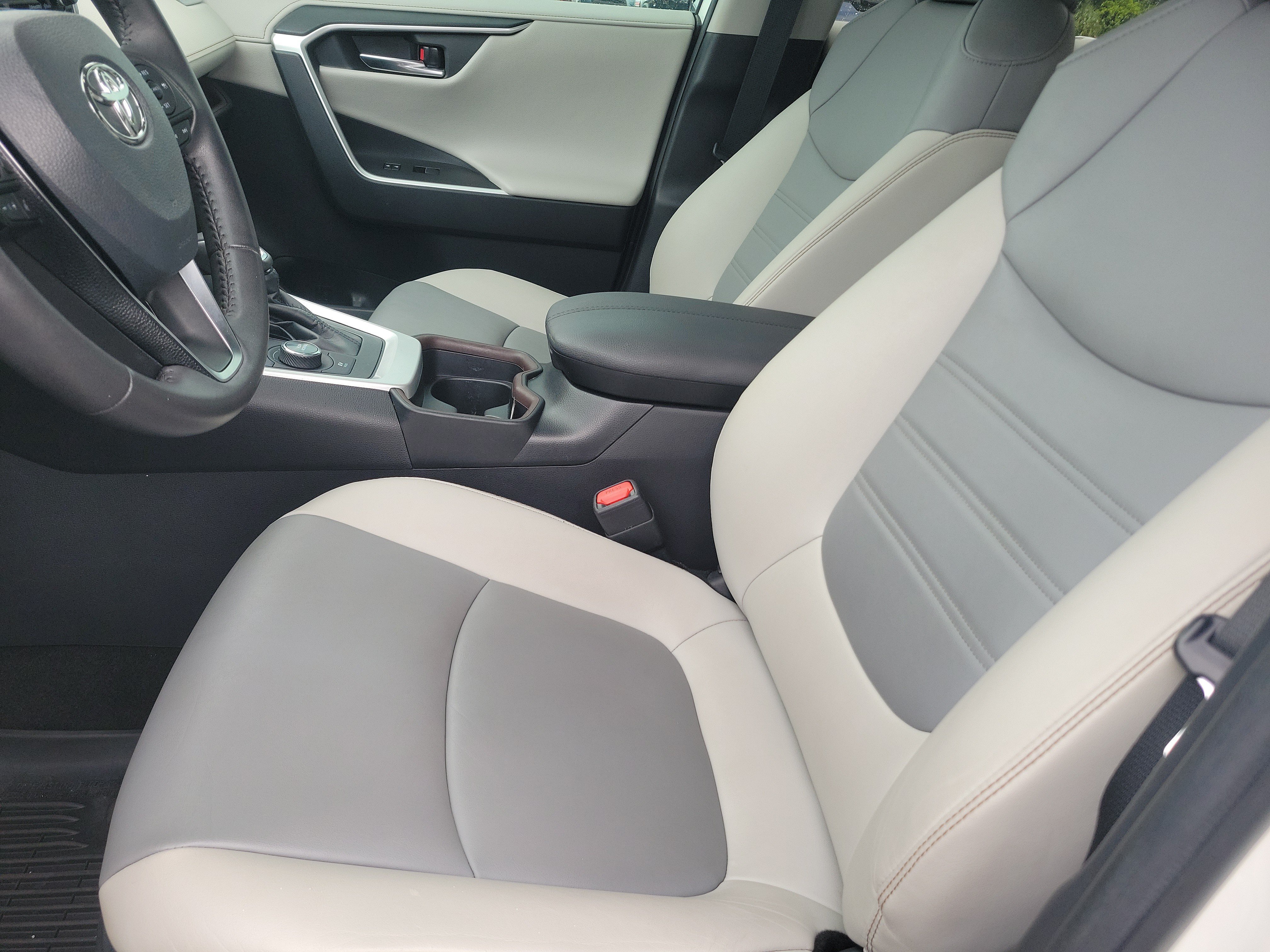 Used 2021 Toyota RAV4 Limited AWD/4WD image 19