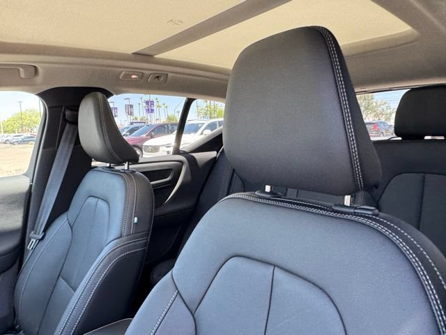 Certified 2025 Volvo XC40 B5 Core w/ Climate Package AWD/4WD image 18