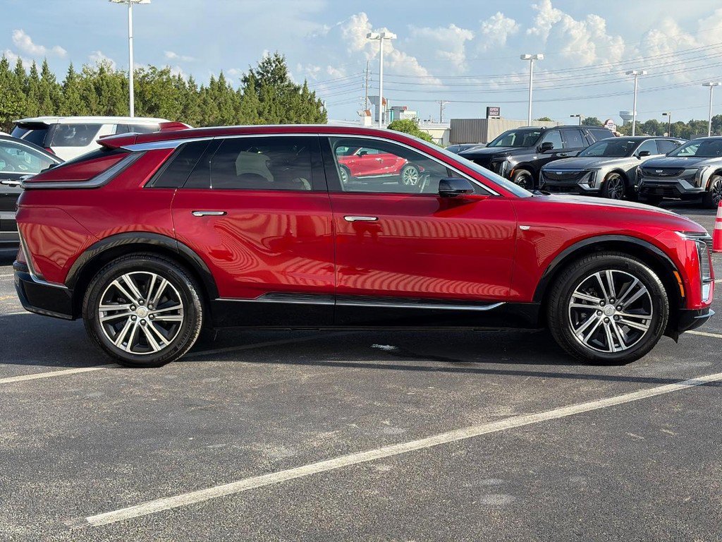 Used 2024 Cadillac Lyriq Luxury AWD/4WD image 4