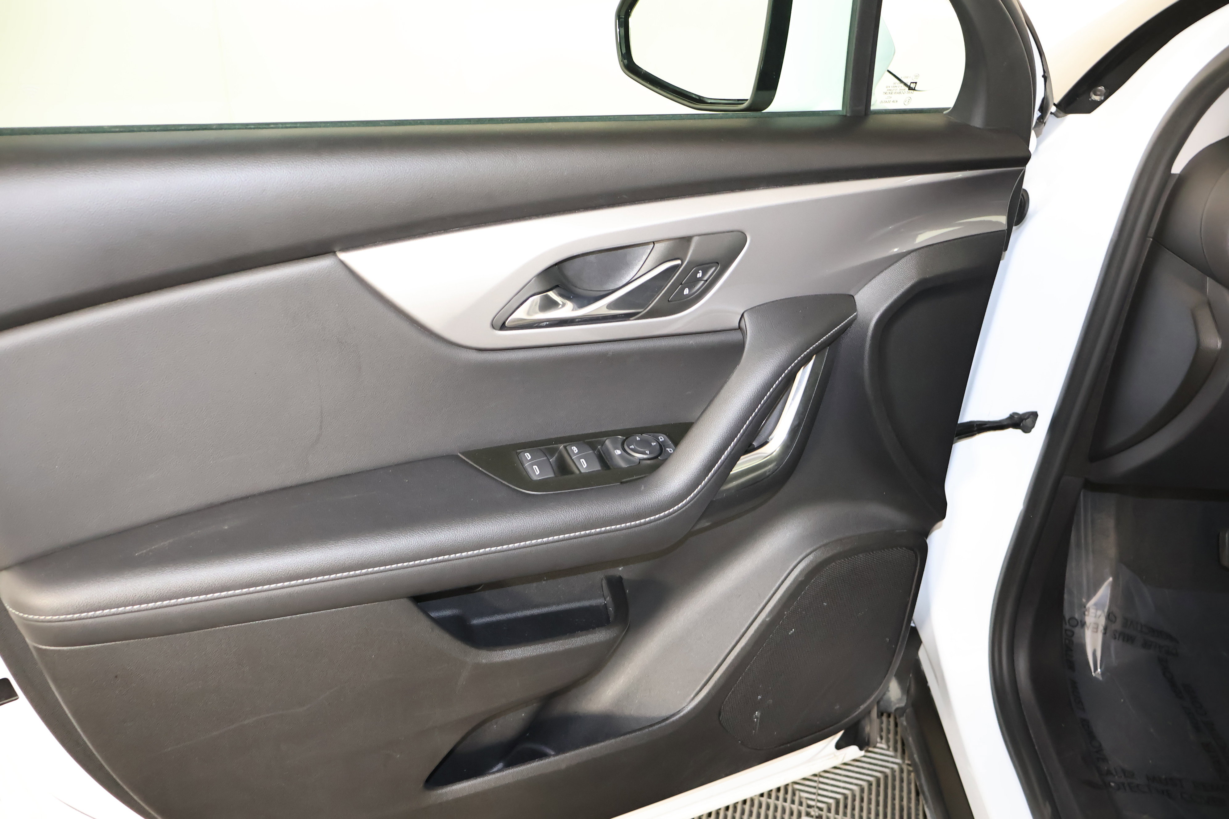 Used 2025 Chevrolet Blazer LT image 35