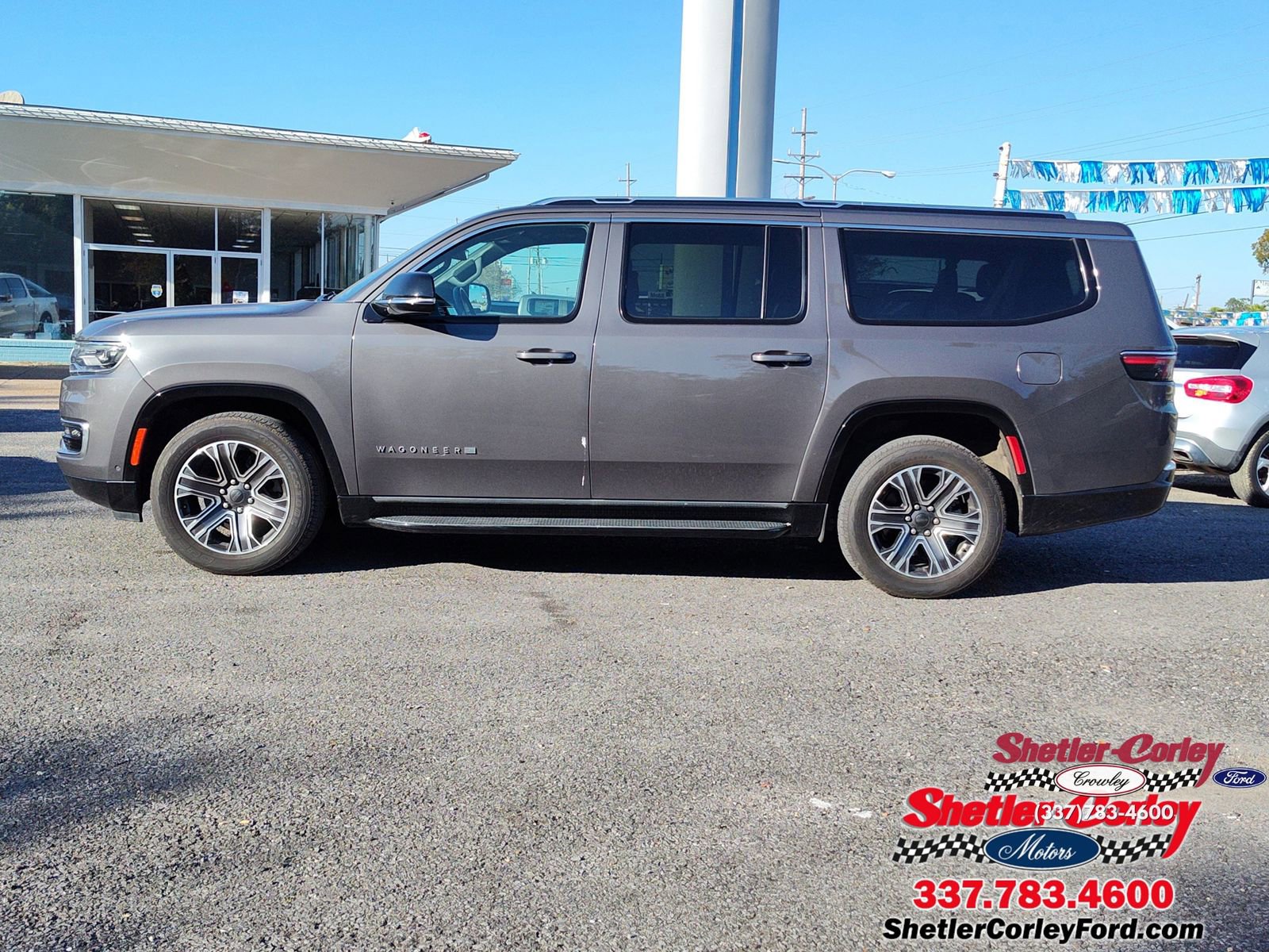 Used 2024 Jeep Wagoneer L Series II w/ Flexible Seating Group image 3