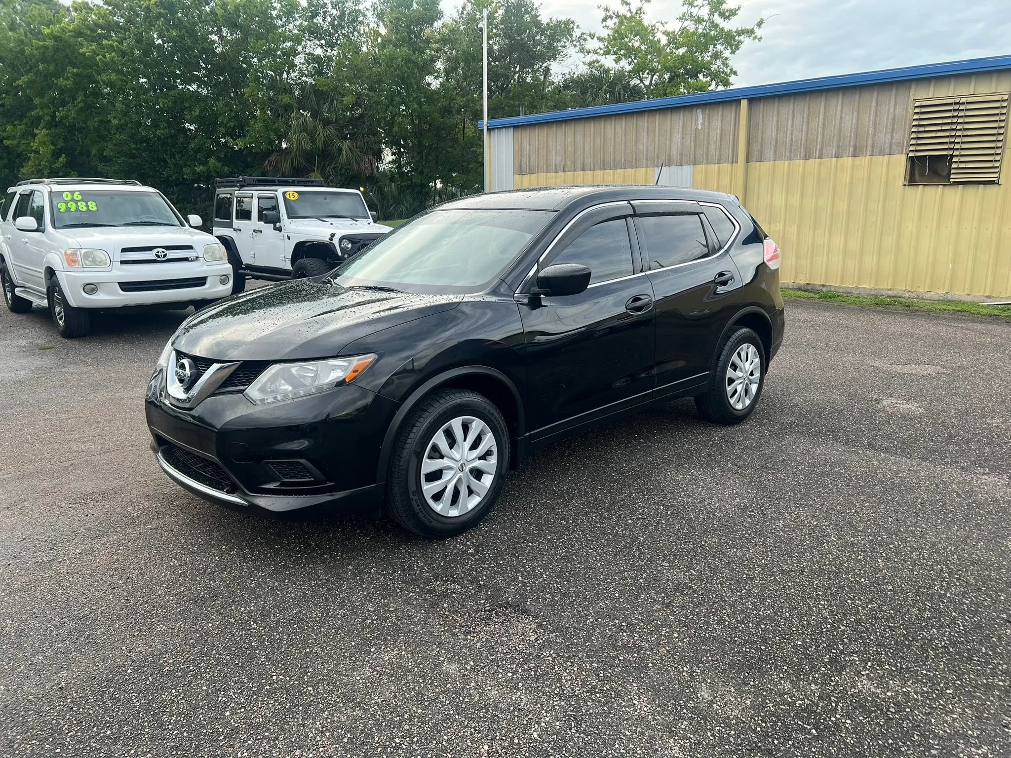 Used 2016 Nissan Rogue S FWD image 2