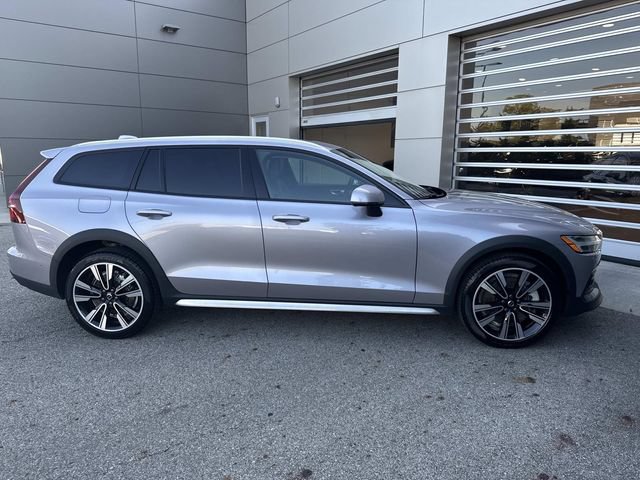 Used 2026 Volvo V60 B5 Cross Country Ultra w/ Climate Package AWD/4WD image 8