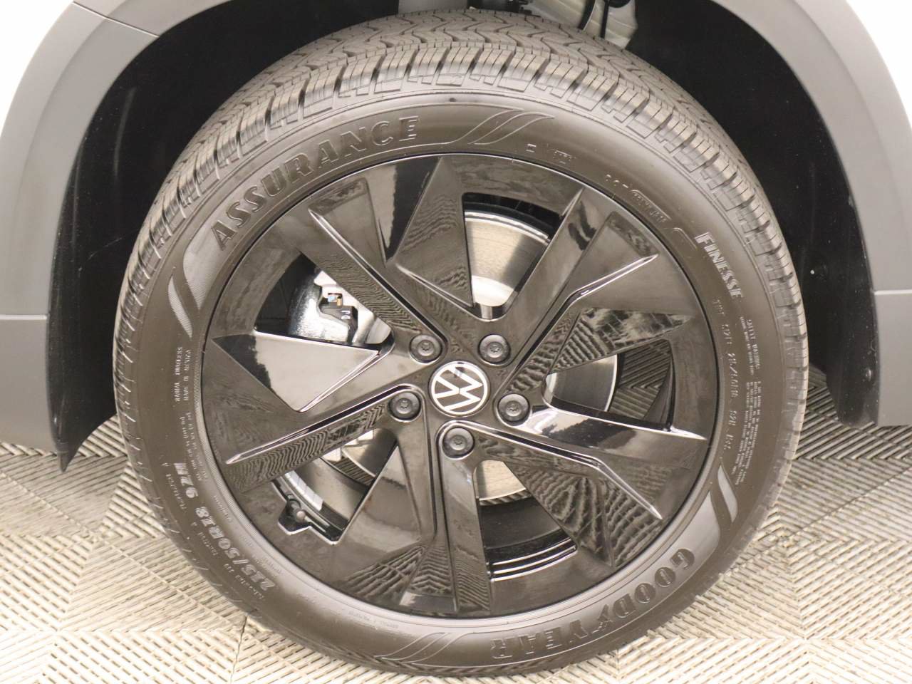 New 2026 Volkswagen Taos SE FWD image 6