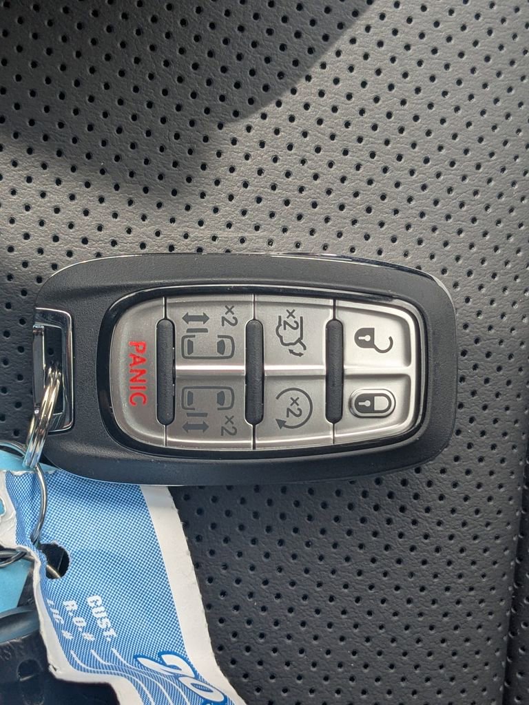 New 2026 Chrysler Pacifica Limited w/ S Appearance Package FWD image 30