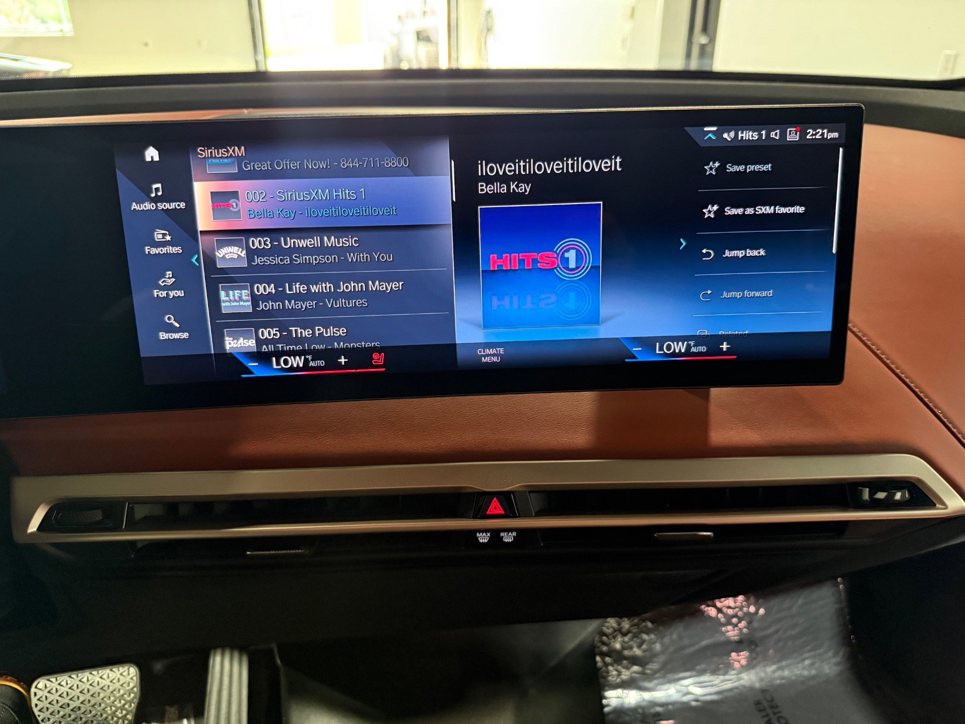 Used 2023 BMW iX xDrive50 w/ Sport Package AWD/4WD image 32