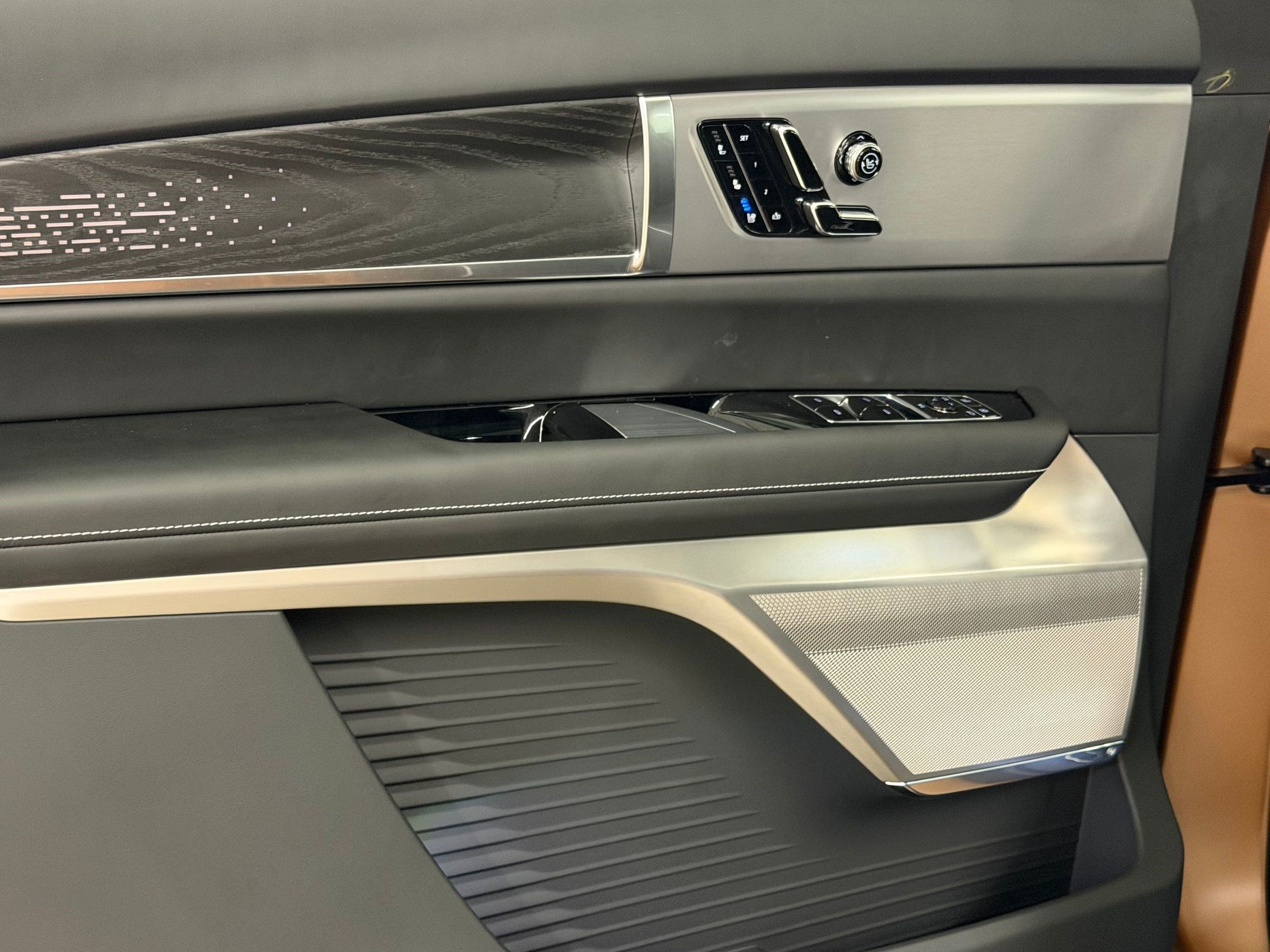 New 2027 Cadillac Vistiq Luxury AWD/4WD image 13
