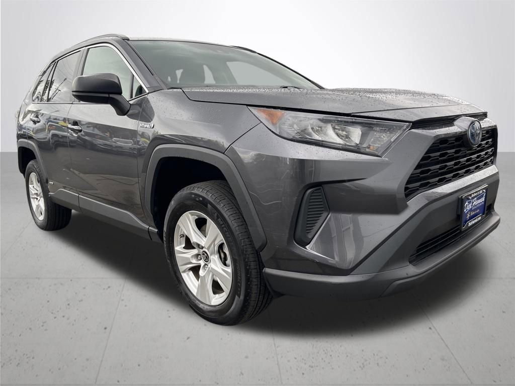 Used 2021 Toyota RAV4 LE image 3