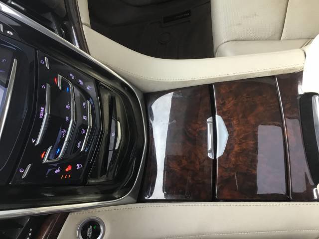 Used 2016 Cadillac Escalade Luxury image 19