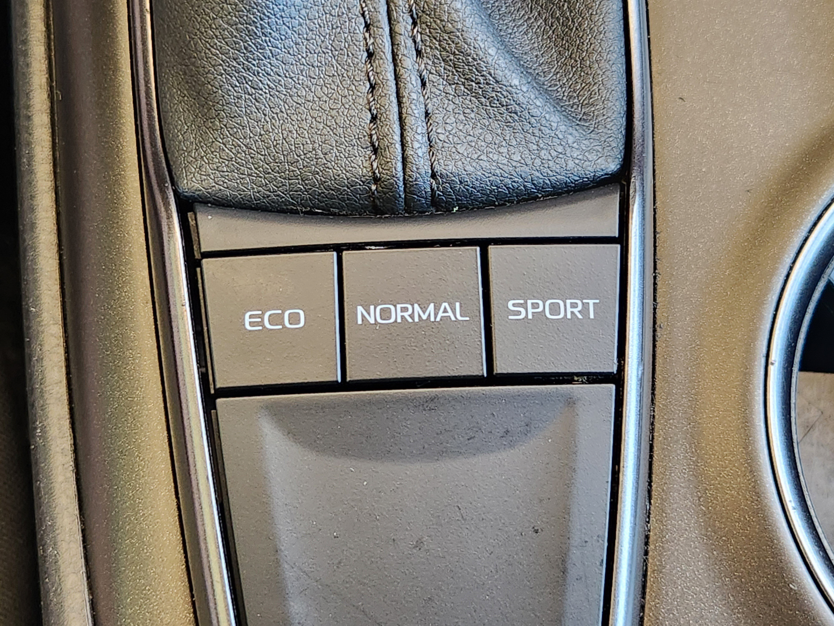 Used 2024 Toyota Camry SE FWD image 19