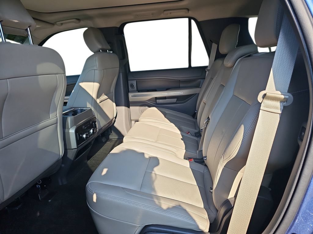 Used 2019 Ford Expedition XLT w/ Equipment Group 202A RWD image 14