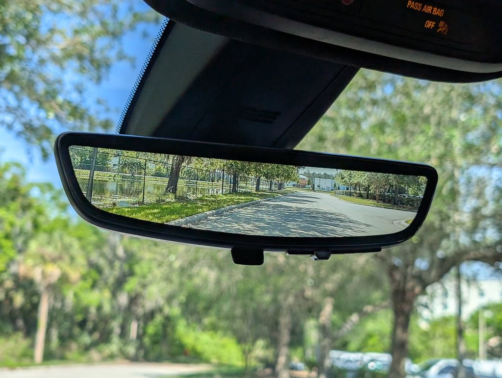 Used 2022 Chevrolet Traverse RS image 29