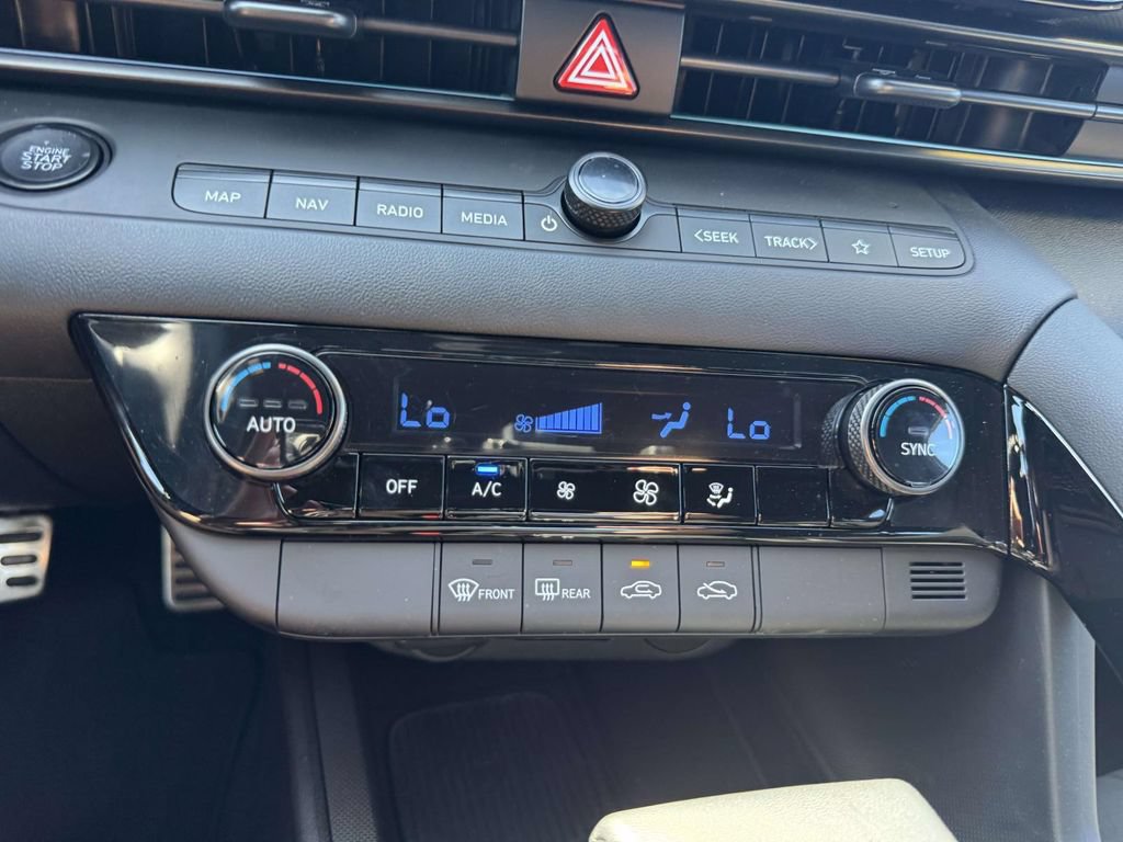 Used 2025 Hyundai Elantra SEL FWD image 23