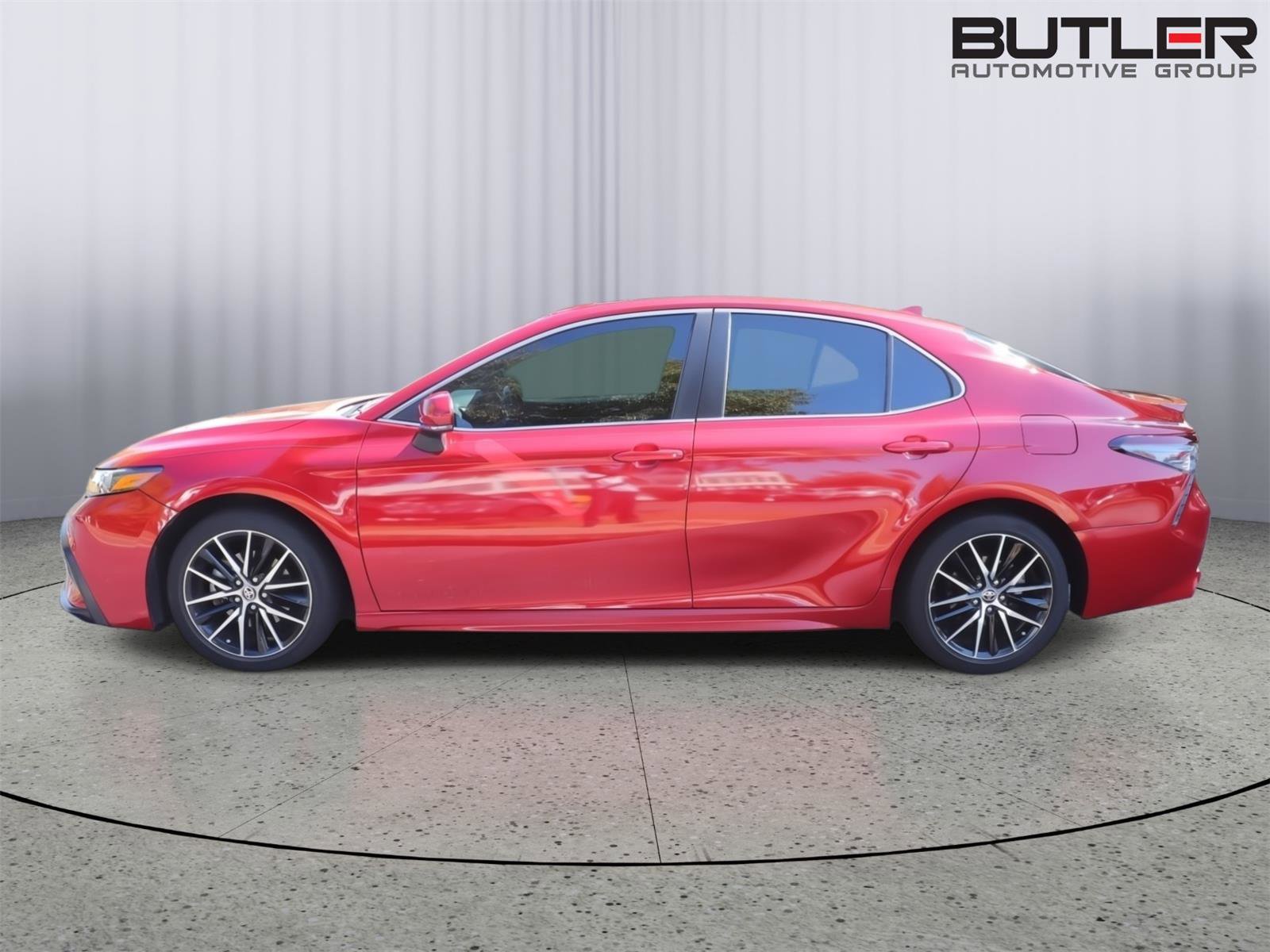 Used 2021 Toyota Camry SE image 4