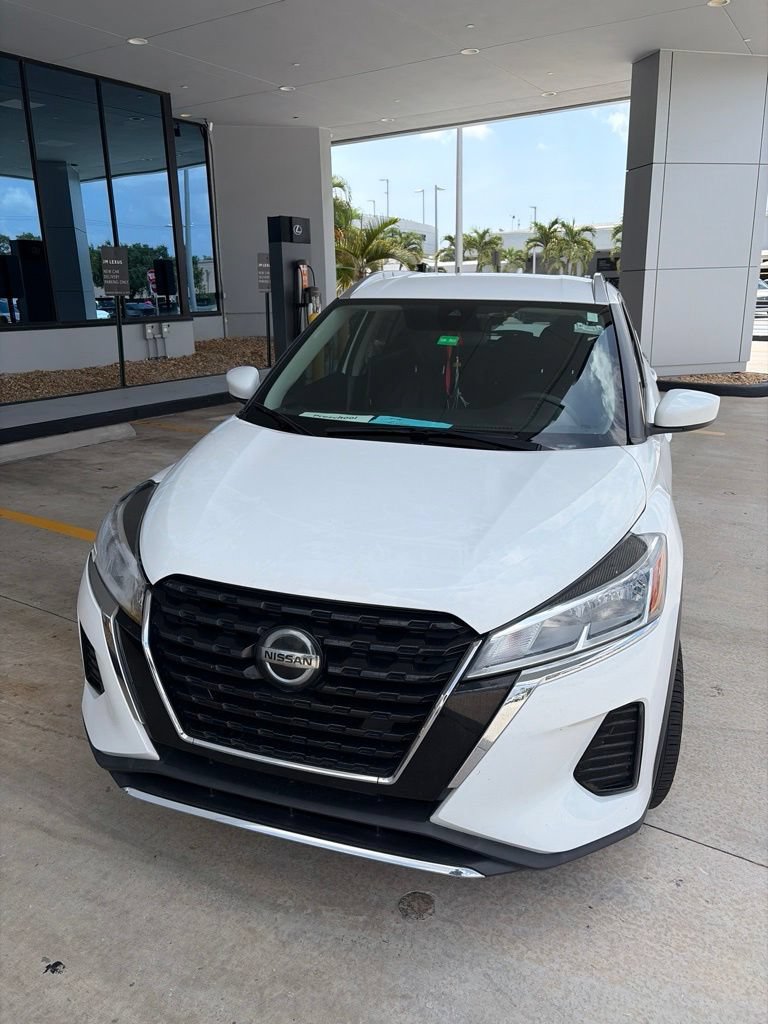 Used 2021 Nissan Kicks SV FWD image 1