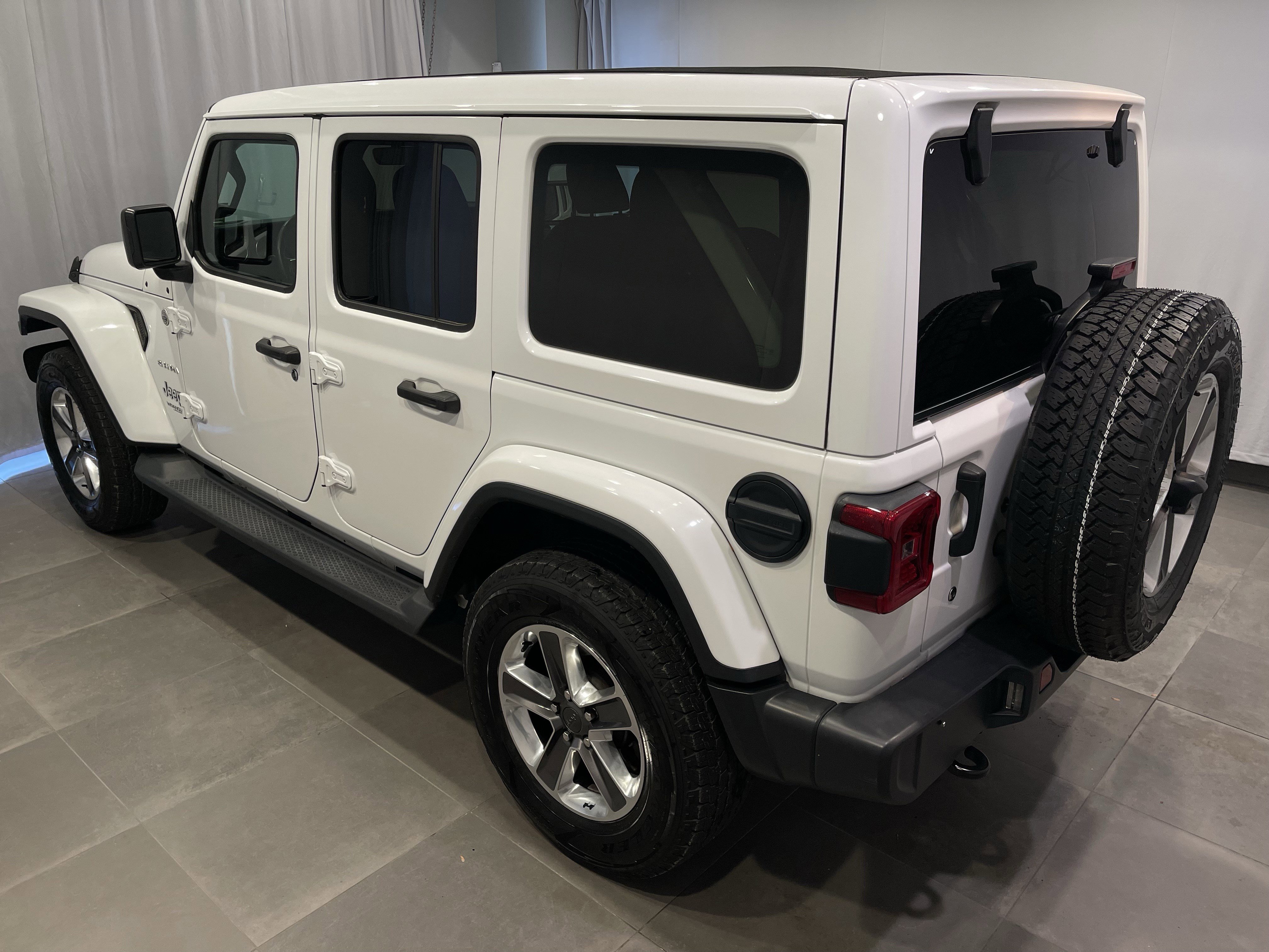 Used 2020 Jeep Wrangler Unlimited Sahara AWD/4WD image 5