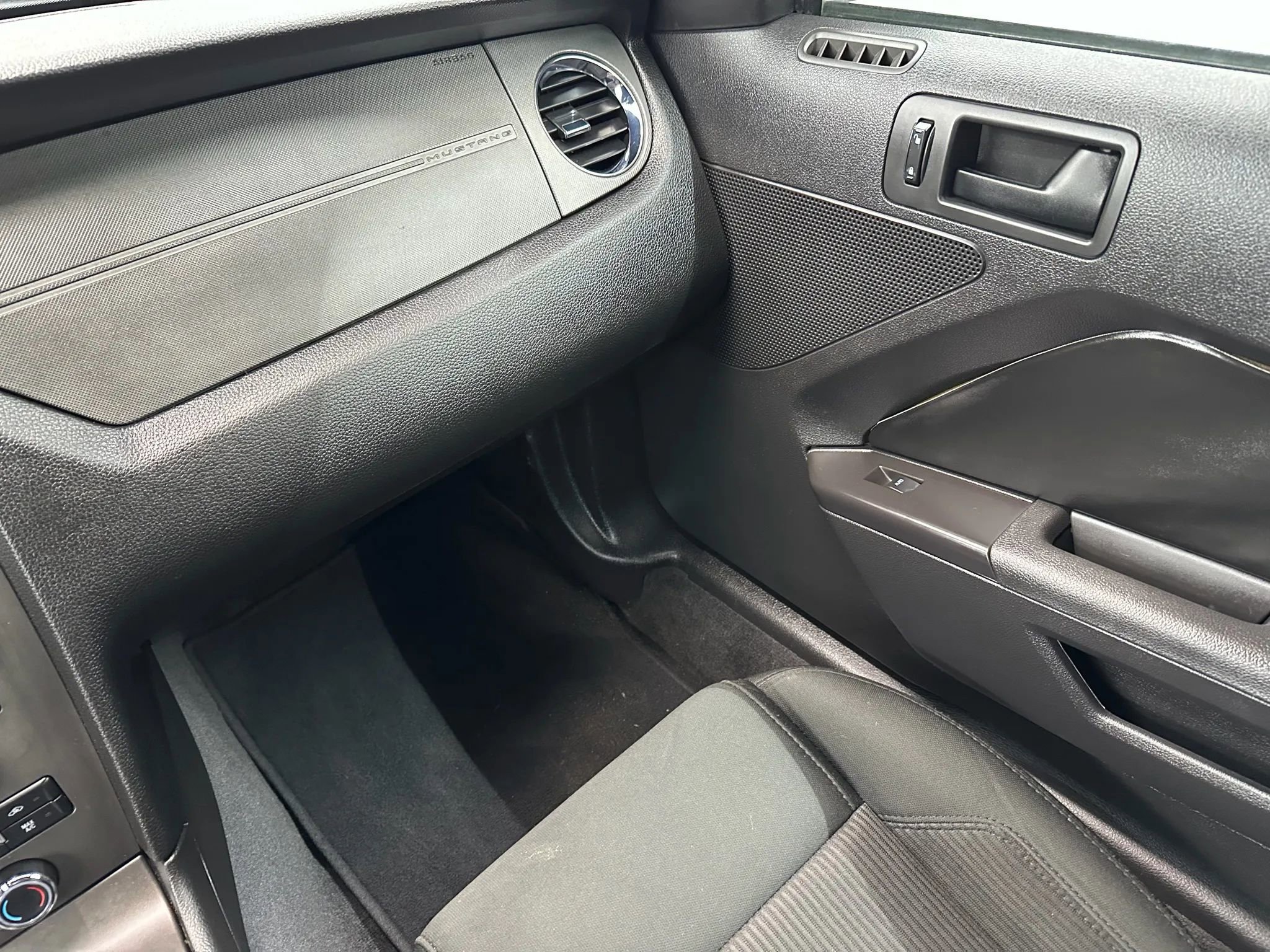 Used 2011 Ford Mustang Coupe image 21