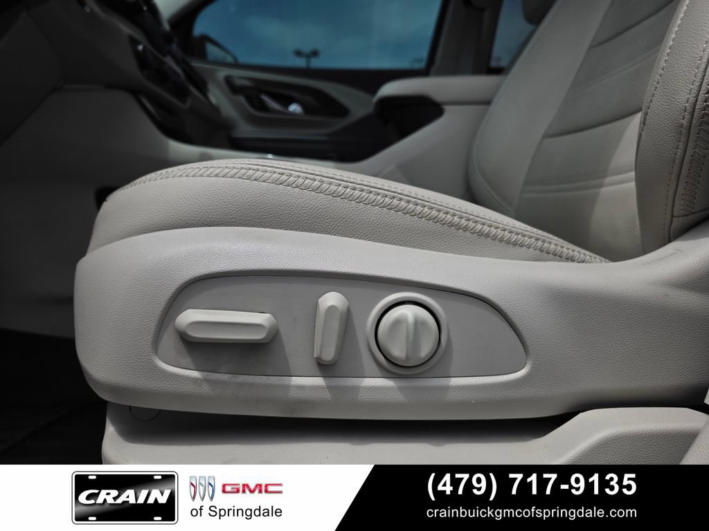 Used 2024 GMC Terrain Denali w/ Denali Premium Package AWD/4WD image 11