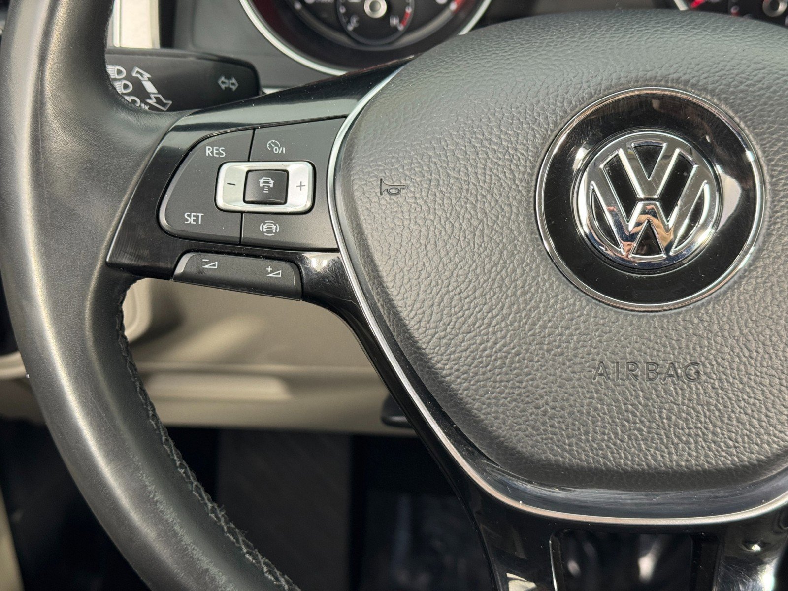 Used 2019 Volkswagen Atlas SE w/ Towing Package image 19