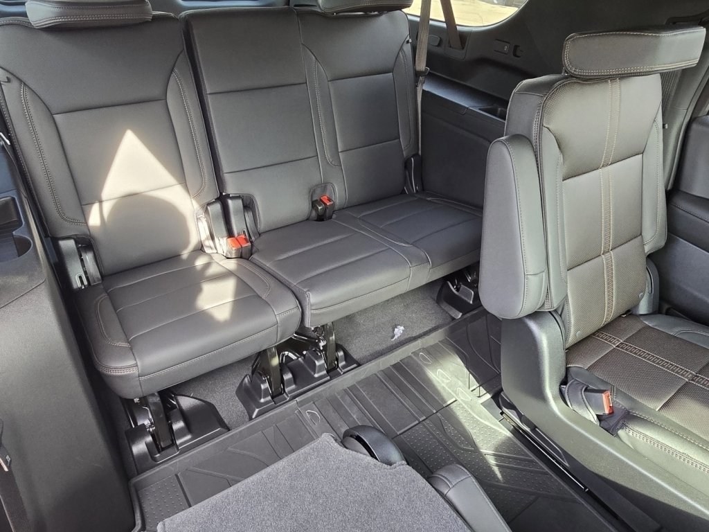 New 2026 Chevrolet Suburban High Country image 16
