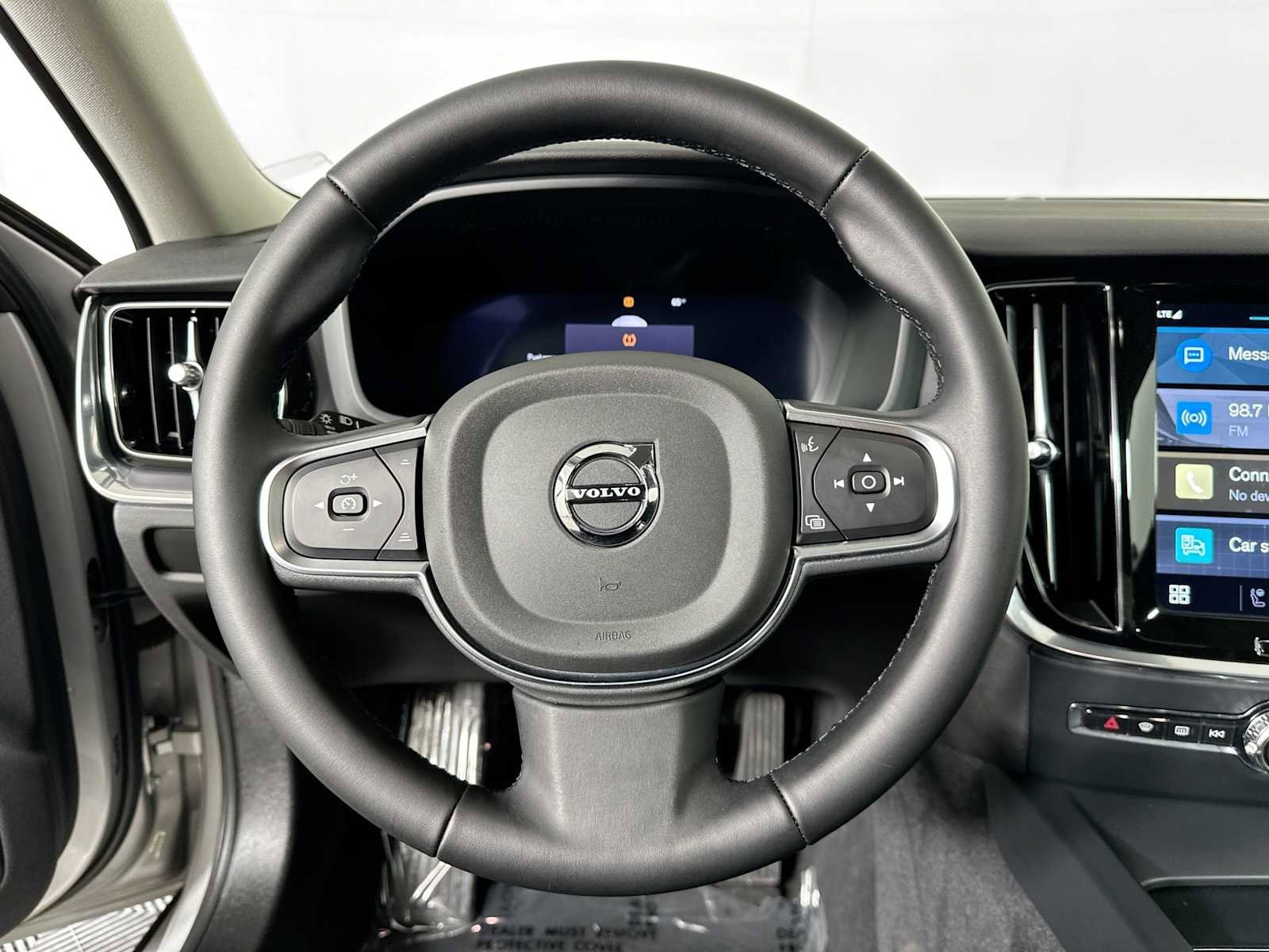 Used 2025 Volvo S60 B5 Core image 11