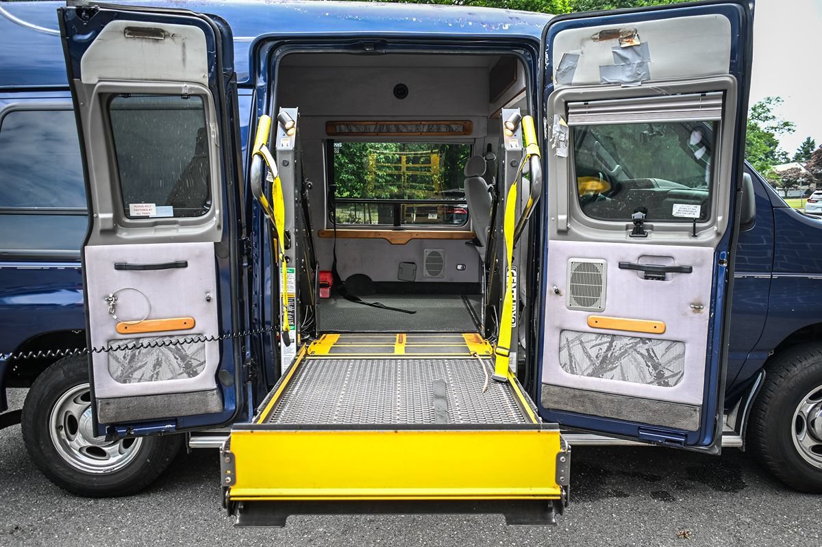 Used 2011 Ford E-150 and Econoline 150 w/ RV Plus Pkg RWD image 15