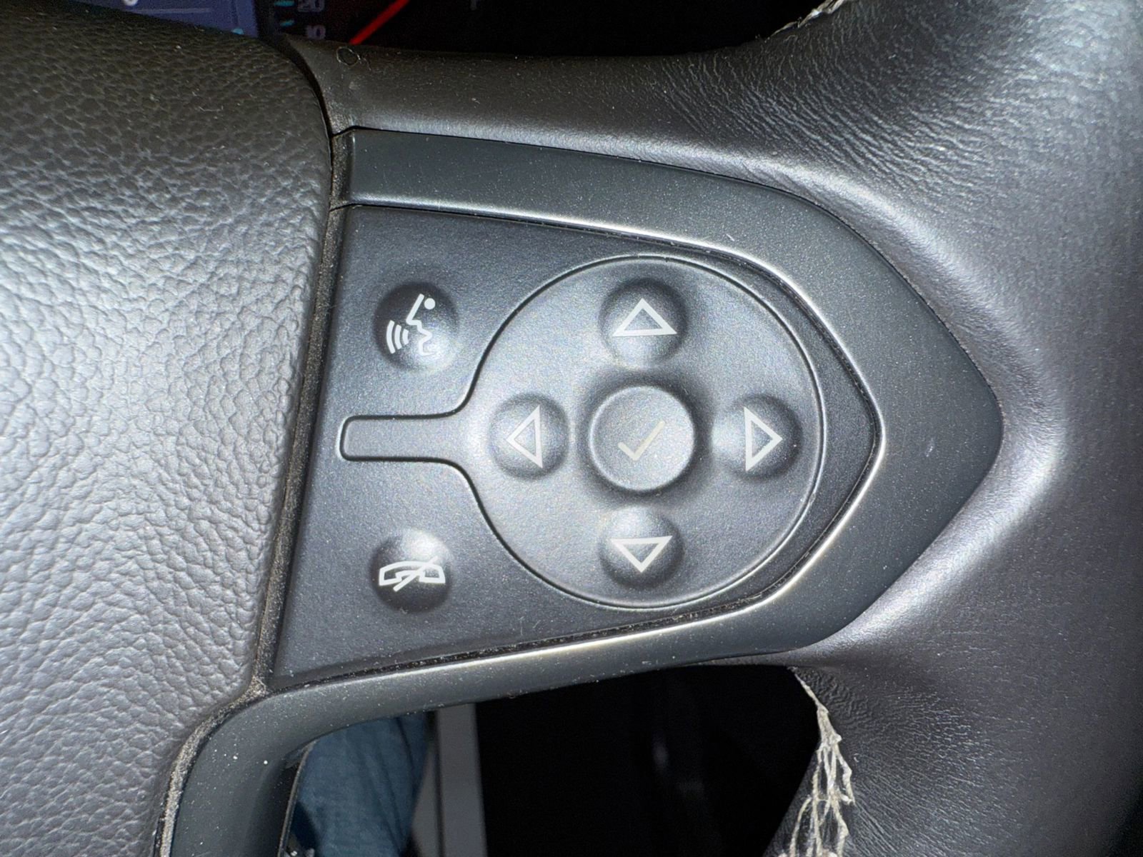 Used 2015 Chevrolet Suburban LS image 20