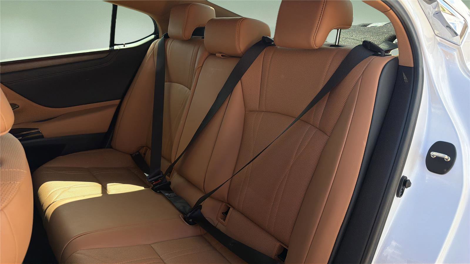 Used 2024 Lexus ES 350 w/ Technology Package image 13