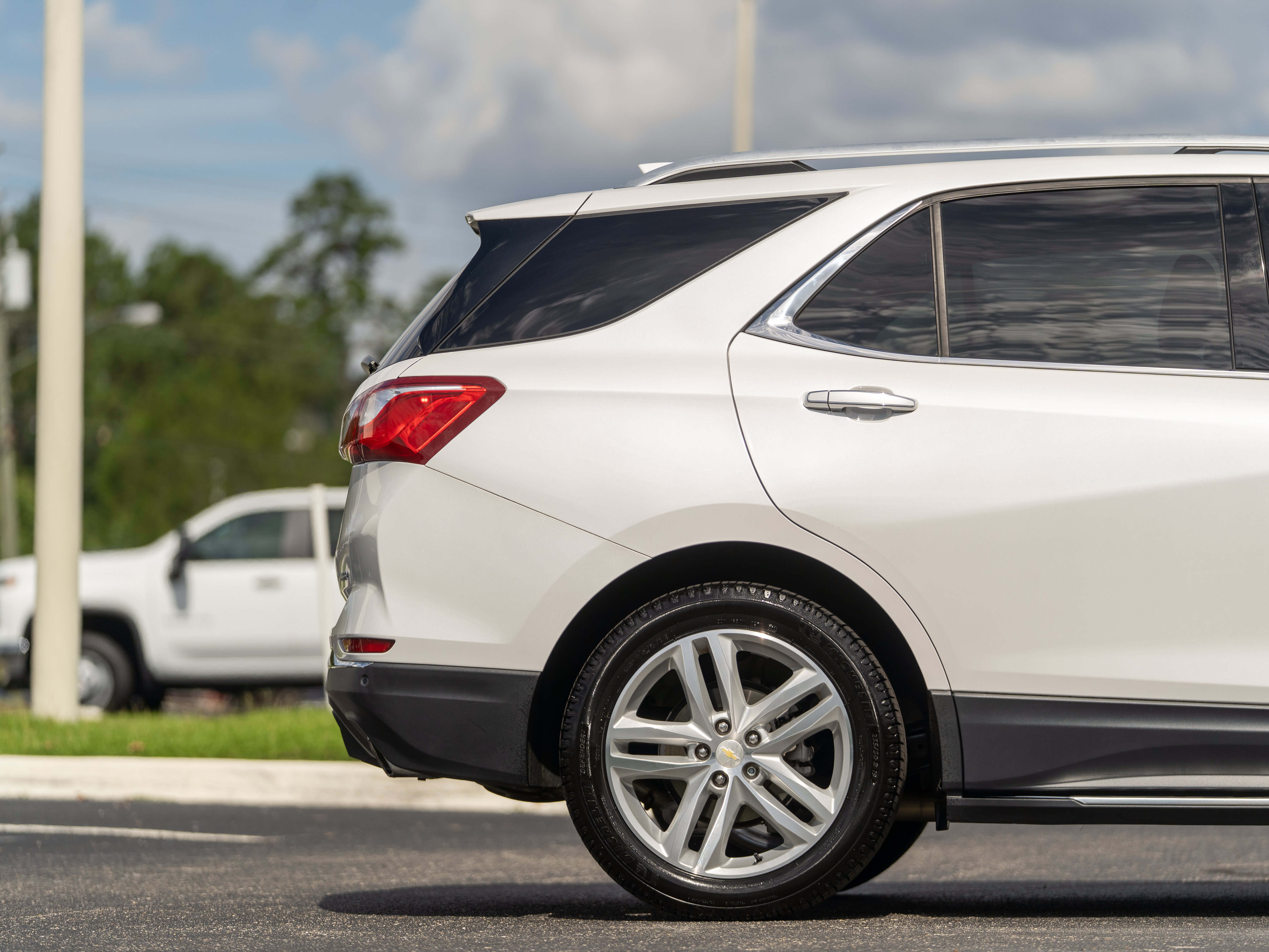 Used 2020 Chevrolet Equinox Premier FWD image 6
