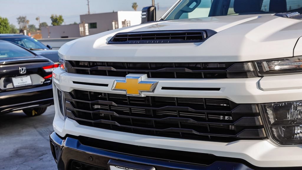 Used 2025 Chevrolet Silverado 2500 Custom w/ Custom Value Package AWD/4WD image 6