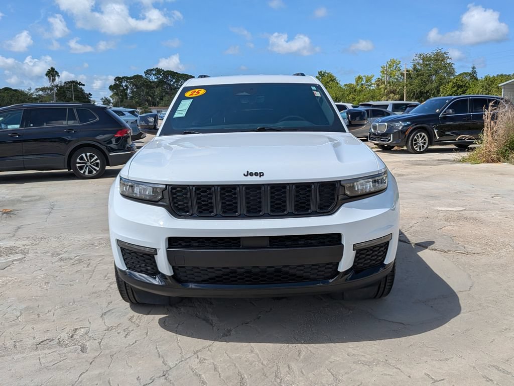 Used 2025 Jeep Grand Cherokee L Limited w/ Black Appearance Package RWD image 3