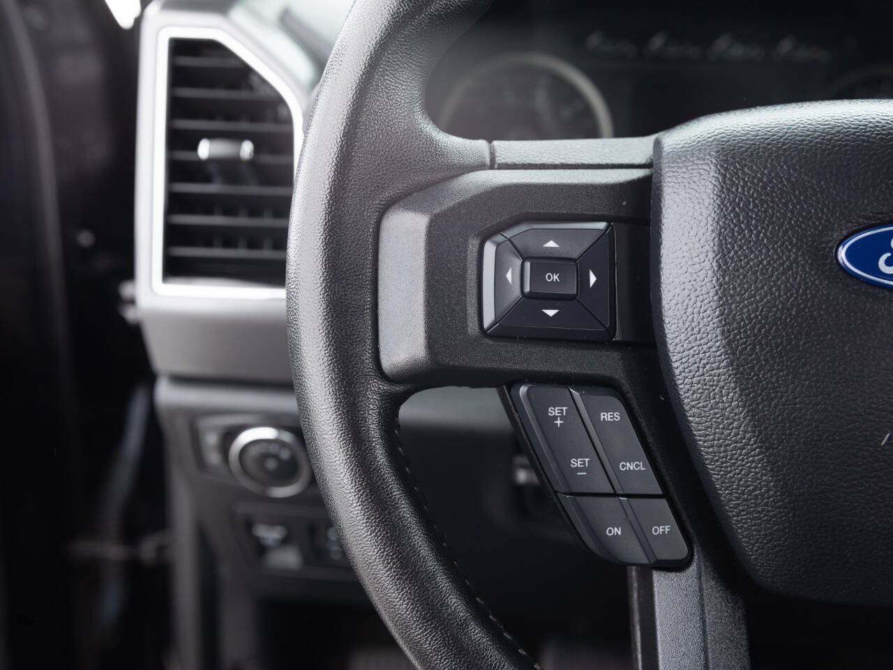Used 2020 Ford F150 XLT w/ Equipment Group 302A Luxury AWD/4WD image 39