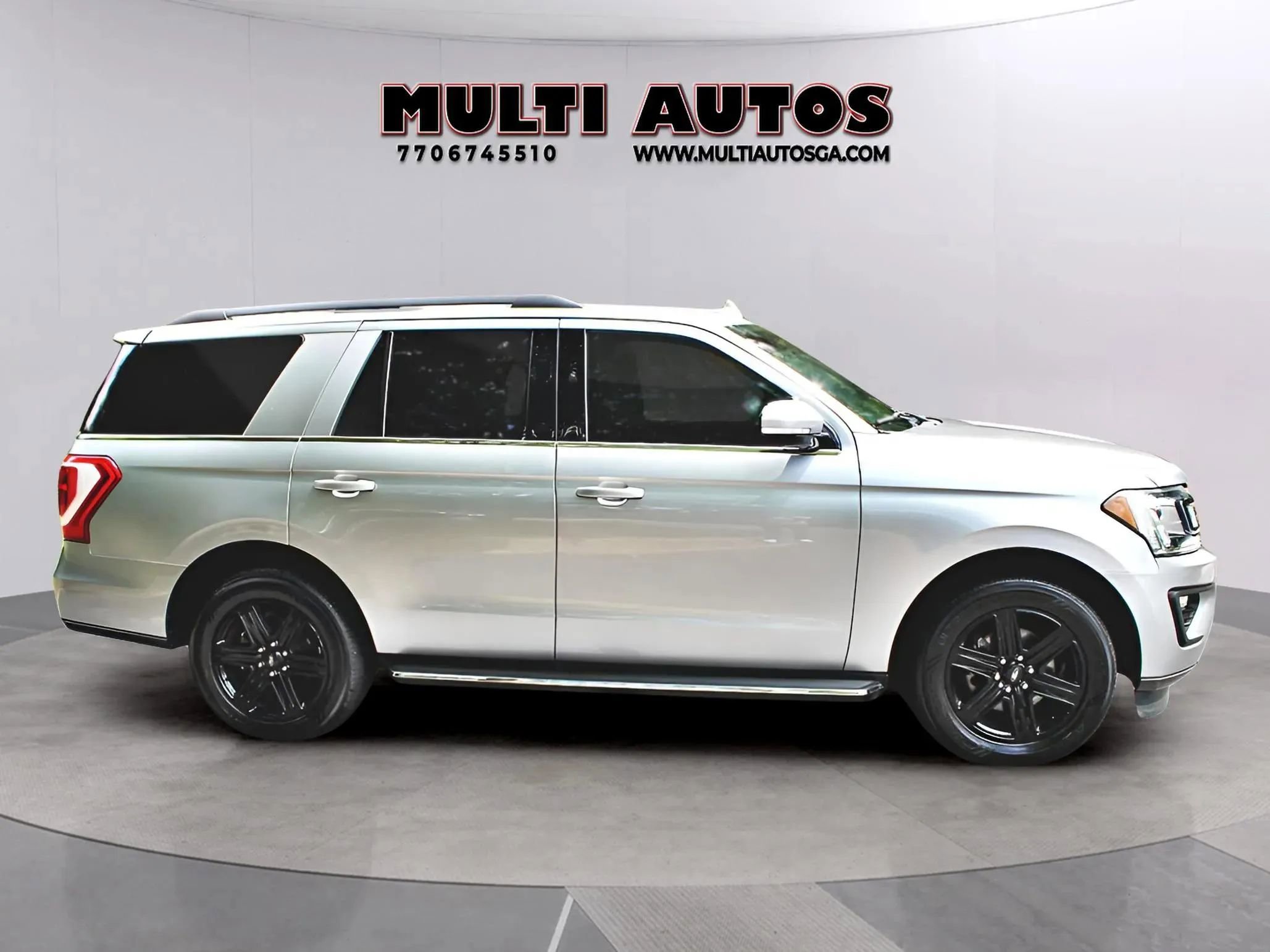 Used 2021 Ford Expedition XLT image 2