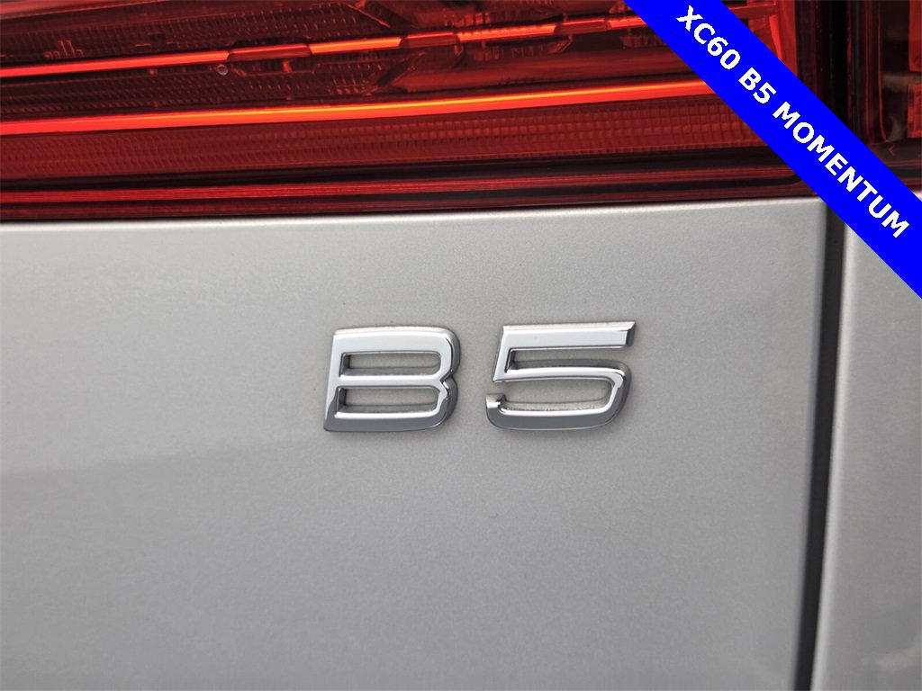 Used 2022 Volvo XC60 B5 Momentum image 30