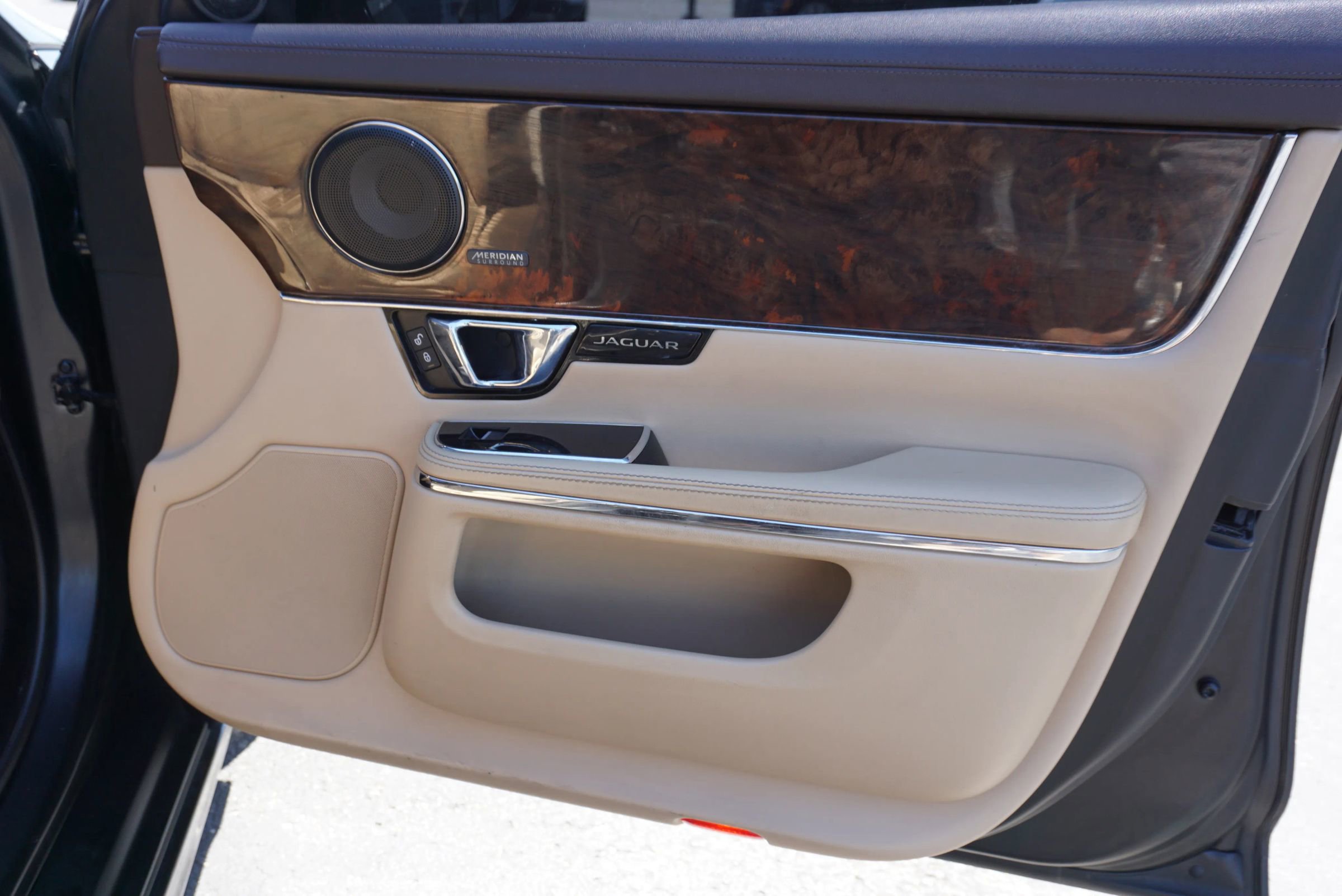 Used 2016 Jaguar XJ R-Sport RWD image 13