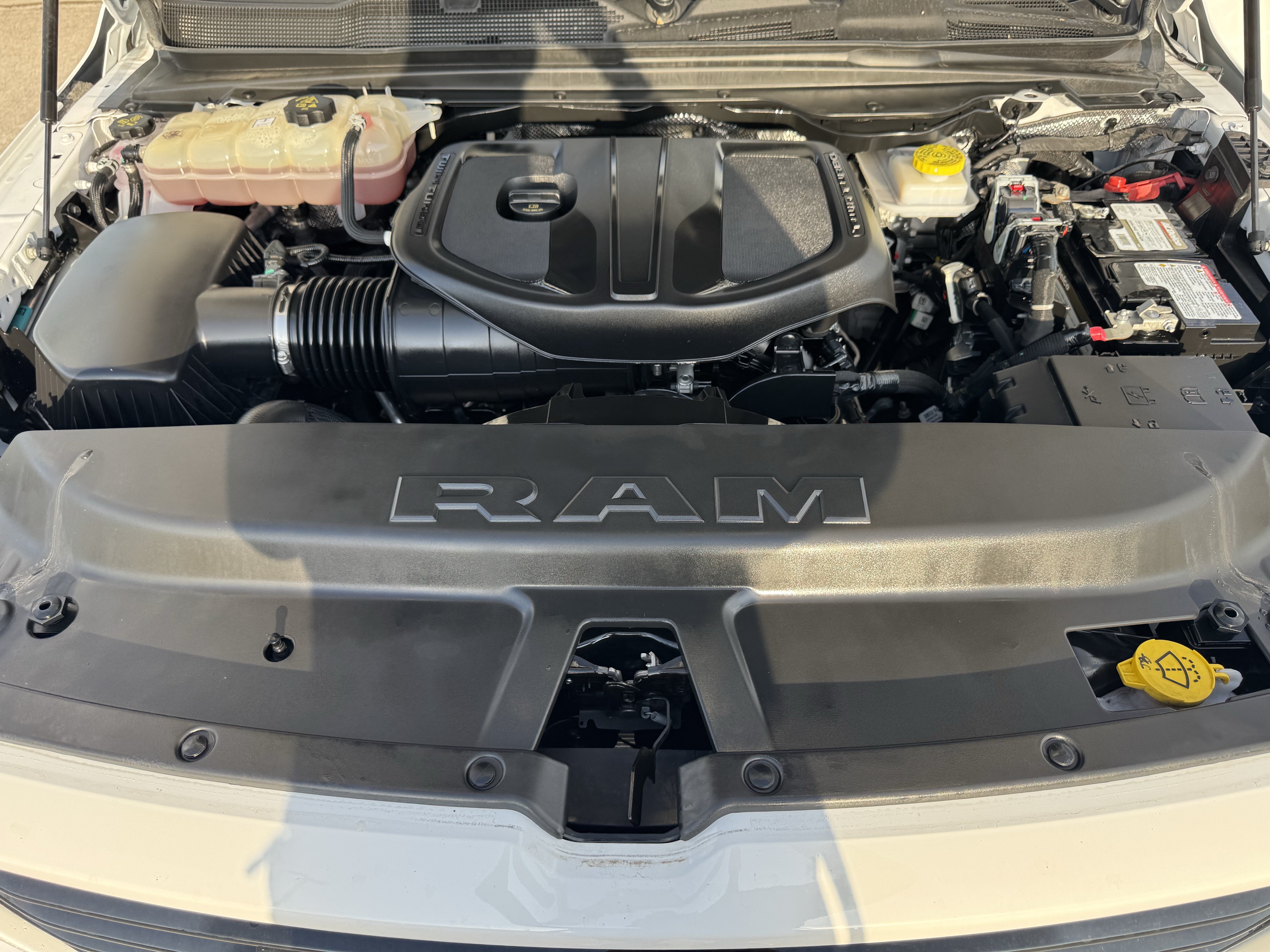 Used 2025 RAM 1500 Laramie w/ Sport Appearance Package AWD/4WD image 27