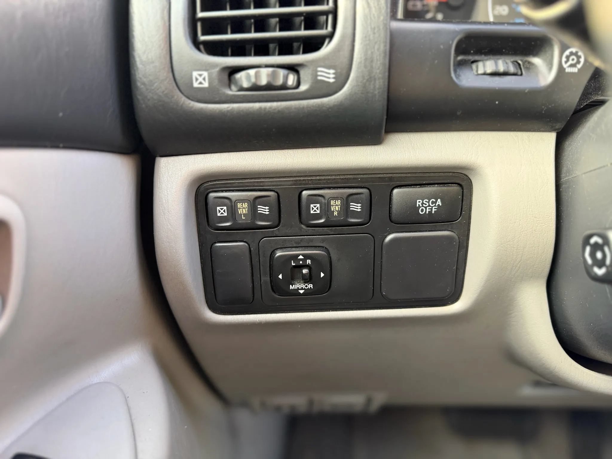 Used 2005 Toyota Land Cruiser AWD/4WD image 35