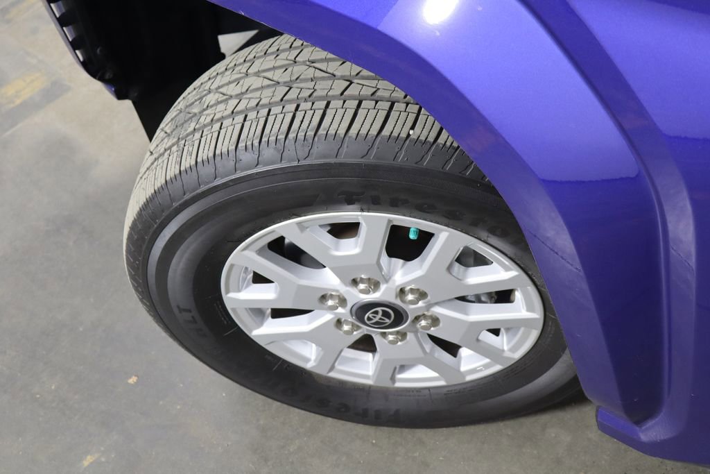 Used 2025 Toyota Tacoma SR5 AWD/4WD image 38