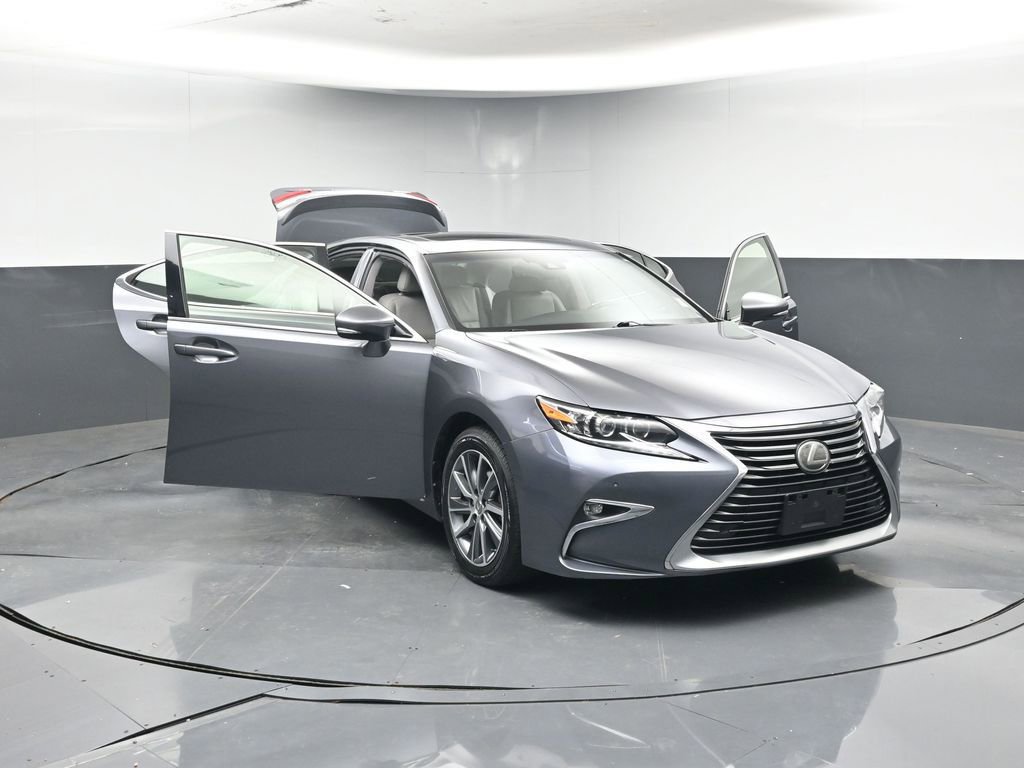 Used 2017 Lexus ES 300h image 47