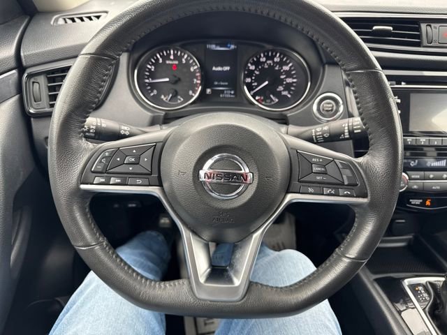 Used 2017 Nissan Rogue SV image 14