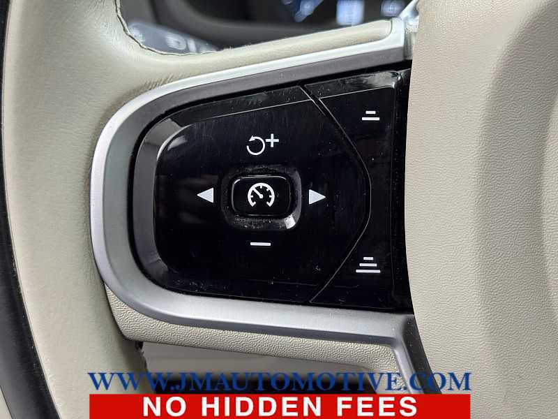 Used 2021 Volvo XC90 T6 Momentum image 42