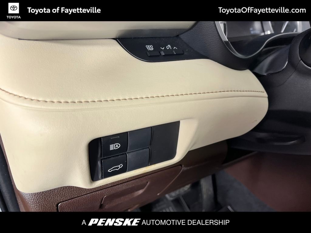 Used 2022 Toyota Highlander XLE FWD image 31