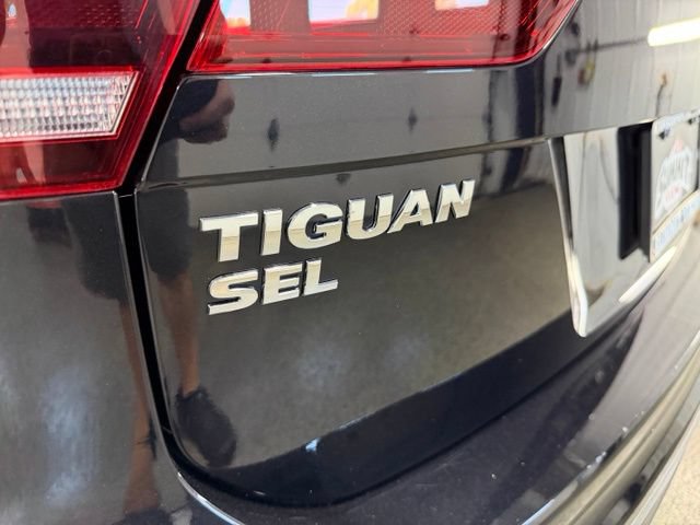 Used 2018 Volkswagen Tiguan SEL AWD/4WD image 29