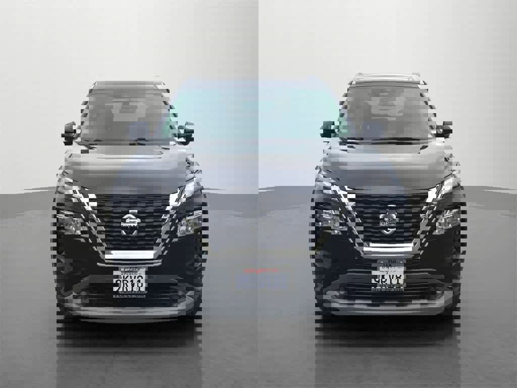 Used 2023 Nissan Rogue SV image 2