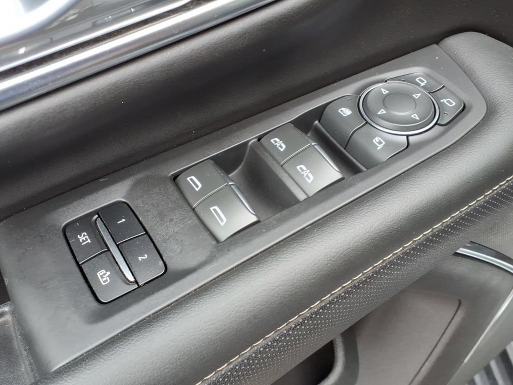 Used 2023 Chevrolet Suburban Premier AWD/4WD image 24