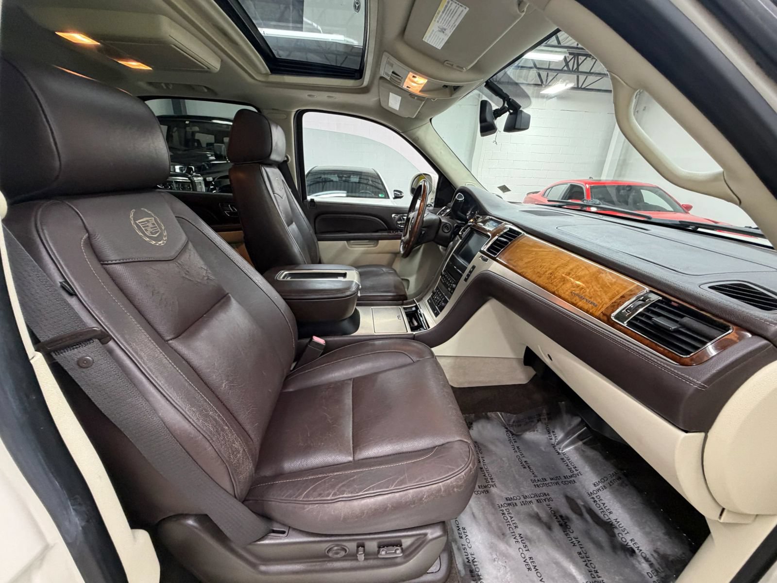 Used 2011 Cadillac Escalade Platinum AWD/4WD image 22
