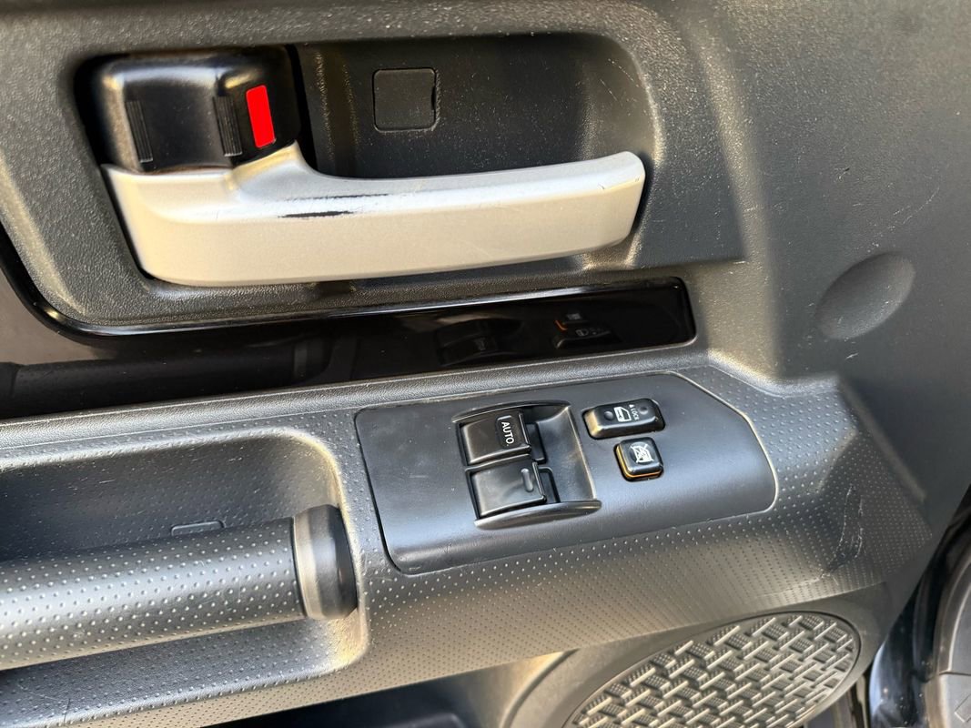 Used 2007 Toyota FJ Cruiser 4WD image 18