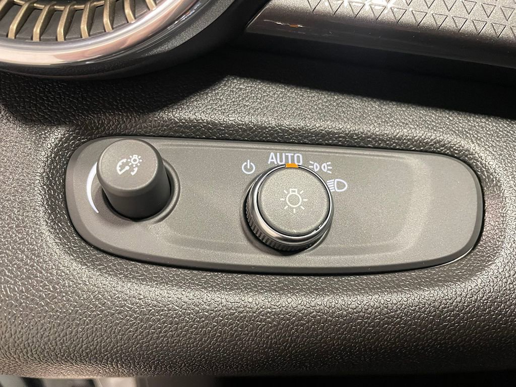 Used 2025 Chevrolet Trax ACTIV image 32